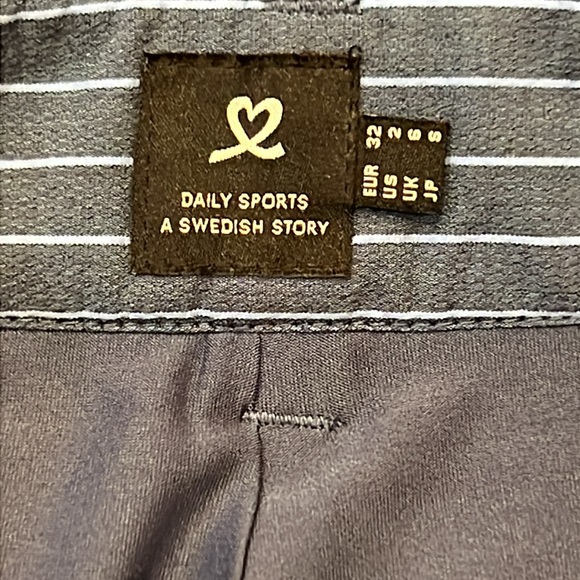Daily Sports Striped Blue Button-Front Skort Golf Tennis Size 2 Born in Sweden - Picture 12 of 15